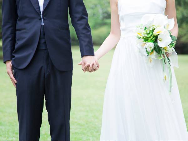 声優・諏訪彩花＆漫画家・猪ノ谷言葉が結婚！　イラストに「素敵すぎる」の声