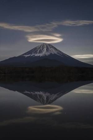 富士山の写真に「見ただけでいいことが起こりそう！」　頂上付近を見てみると？