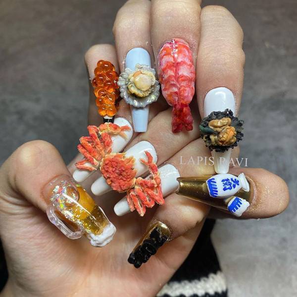 「合体っ！」　まさかのネイルアートに「今年の初笑い」「心躍る」の声