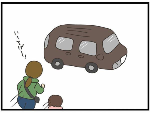 窓に映る自分の姿を見て固まる母親　忙しい朝に起きた『悲劇』とは？