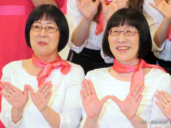 阿佐ヶ谷姉妹がピンクの衣装を新調　公開された１枚に「あら素敵」「縁起がいい！」の声