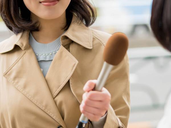 女性アナウンサーが中継中、一般人から受けた迷惑行為に「怖すぎる」「危険」