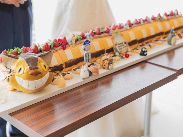 「ハイレベルな出来栄え」「食べるのがもったいない」　結婚パーティに並べられたケーキが？
