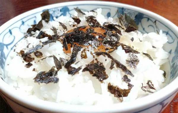 もみ海苔をせっせと作る妻　夫が思いついた商品に「ありがたい」「めっちゃ使える」