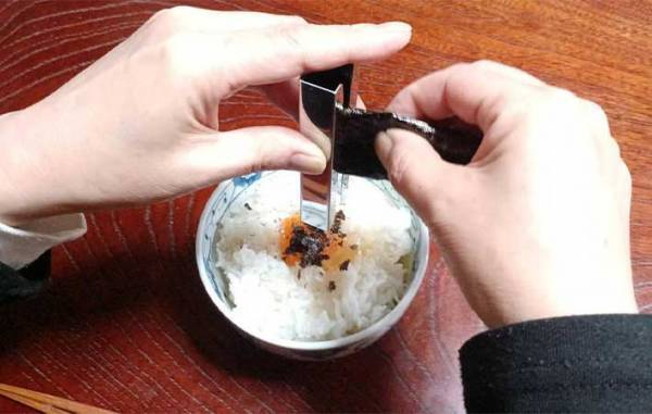 もみ海苔をせっせと作る妻　夫が思いついた商品に「ありがたい」「めっちゃ使える」