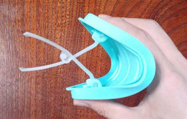 わざわざ箸を汚したくない…！　発見したトング付きの容器が「便利すぎる」「手入れもラク」