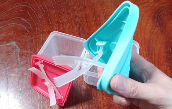 わざわざ箸を汚したくない…！　発見したトング付きの容器が「便利すぎる」「手入れもラク」