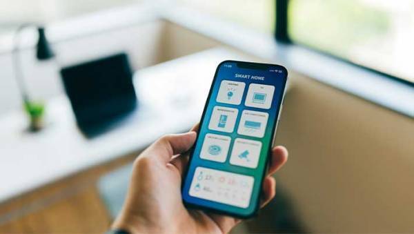 「頼むと３００万…？」「文系でもできそう」　自分でアプリを作る若者　続出する理由とは？