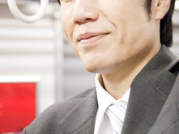 満員電車の『イケオジ』に拍手喝采！　気分が悪くなった女性への行動に「かっけえ！」「見習いたい」