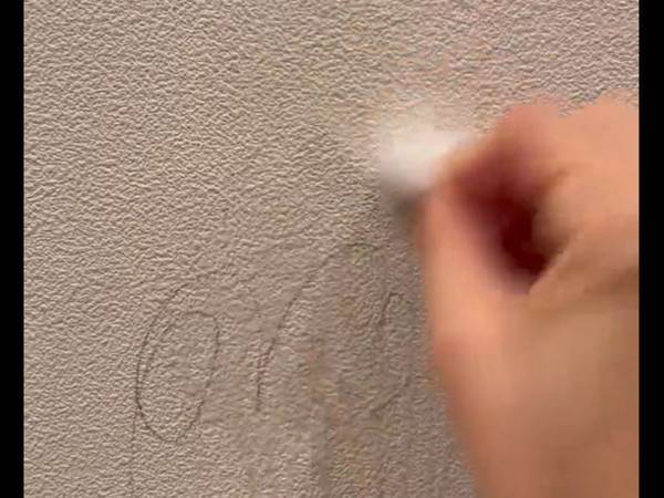 息子が壁に落書き！　簡単に汚れを落とせたダイソーグッズに「心から感謝！」