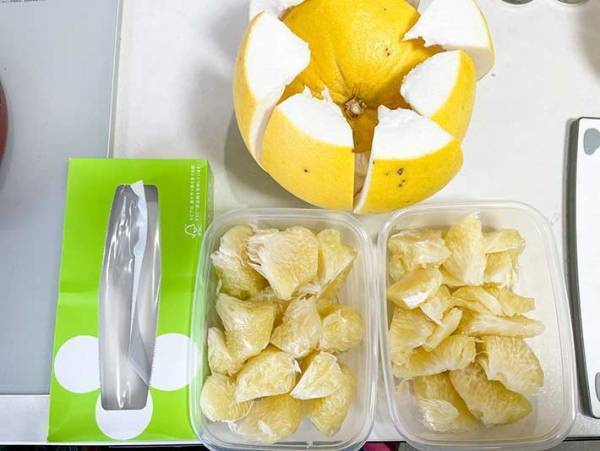 デカすぎるひと房！この果物の名前は？　「初めて知った」「食べてみたい」