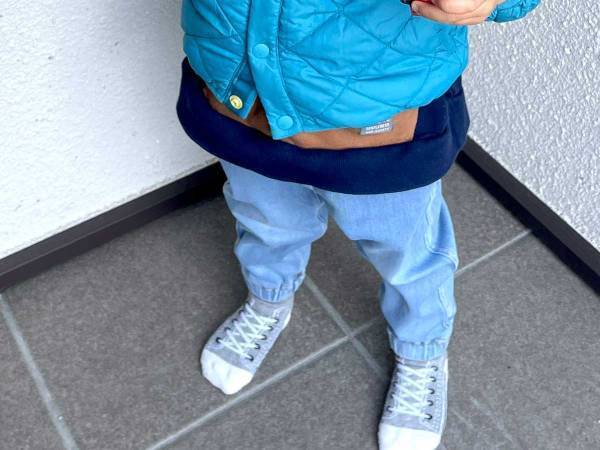 「見事な擬態」「気付かなかった」　玄関で２歳児を見てハッとした『ある間違い』とは？