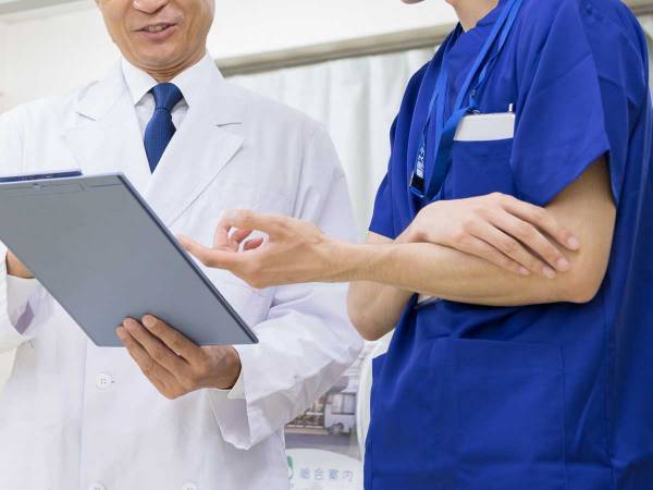 ベテラン医師の『ミス』に、心が和む人続出　研修医を指導中に？　「かわいすぎて笑った」「好感度爆上がり」