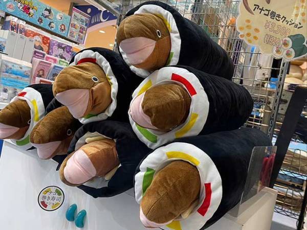 ふわふわの『恵方巻ぬいぐるみ』　具材の表情に「シュール…！」