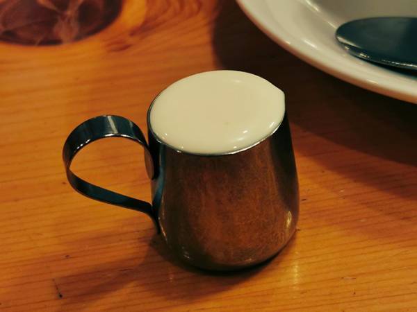 コメダ店員「すみません、入れすぎちゃって」　謝罪の理由に「爆笑した」「これだからコメダは」