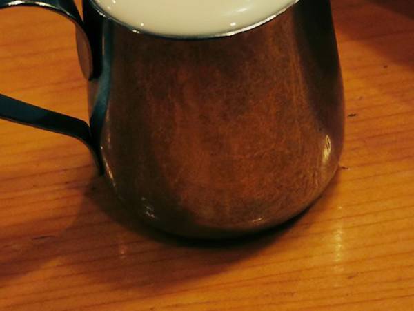 コメダ店員「すみません、入れすぎちゃって」　謝罪の理由に「爆笑した」「これだからコメダは」