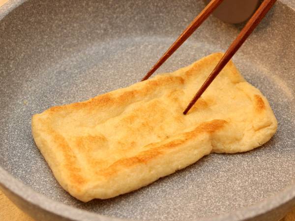 『余った油揚げ』はこう食べてみて！　超簡単な激ウマアレンジに「早速作る」「つまみによさそう！」