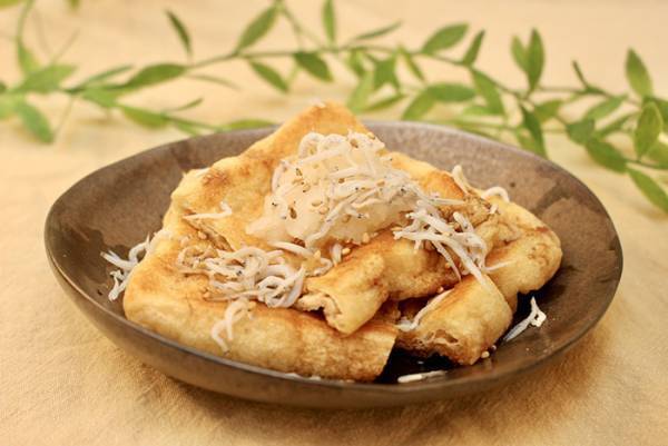 『余った油揚げ』はこう食べてみて！　超簡単な激ウマアレンジに「早速作る」「つまみによさそう！」