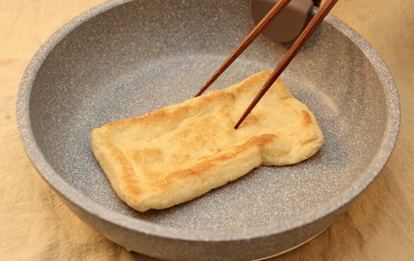 『余った油揚げ』はこう食べてみて！　超簡単な激ウマアレンジに「早速作る」「つまみによさそう！」