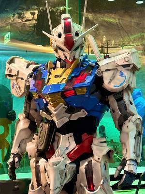 スキー場に現れた『モビルスーツ』　とった行動に「絶対に五度見する」「どうなってるの！？」