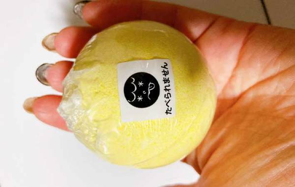 お風呂に入浴剤を投入　プカリと浮かんできたものに「笑った」