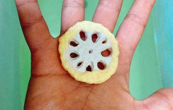 お風呂に入浴剤を投入　プカリと浮かんできたものに「笑った」