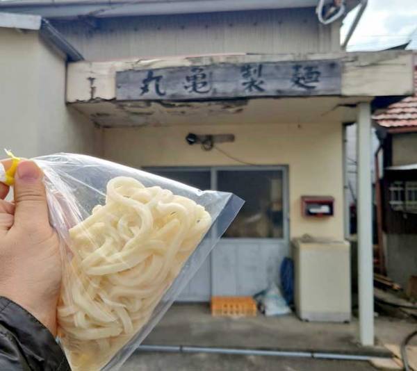 麺だけでも十分うまそう　香川の袋うどん、なんと製造元は…