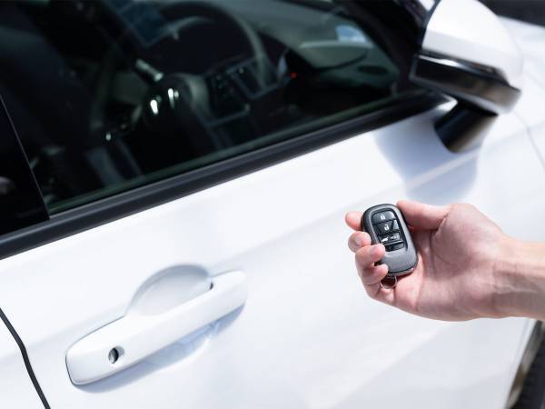 車の鍵電池が切れた時の対処法　教習所の投稿に「ためになる」「助かった！」