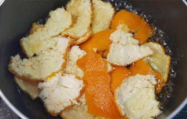 いつも捨ててるミカンの皮　驚きの活用法に「万能すぎる」「ストックしたい」