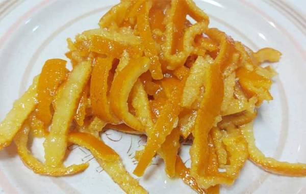 いつも捨ててるミカンの皮　驚きの活用法に「万能すぎる」「ストックしたい」