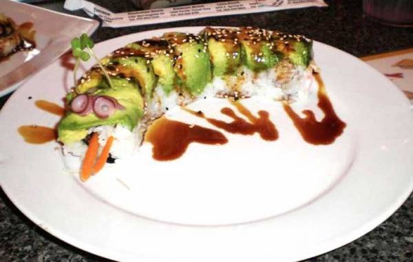 台湾で寿司を注文　出てきたものに「なんだこれ」「笑いすぎてお腹痛い」