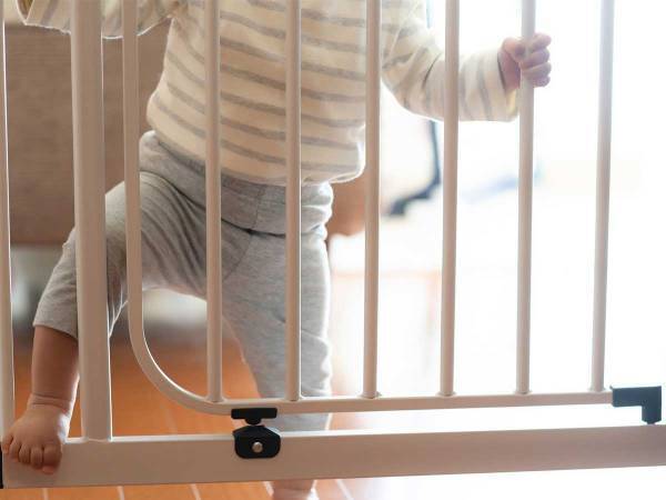 「ナイスアイディアすぎる」　斬新な方法で、赤ちゃんの後追い対策！？