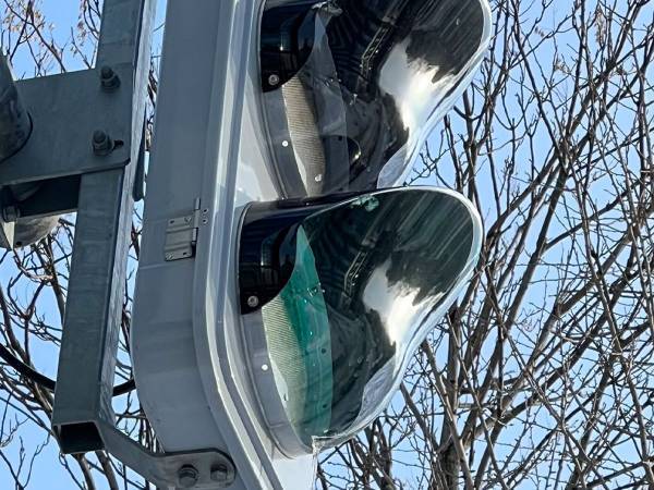 北海道にあった信号機　縦型だけではない特徴に「なんかかっこいい！」