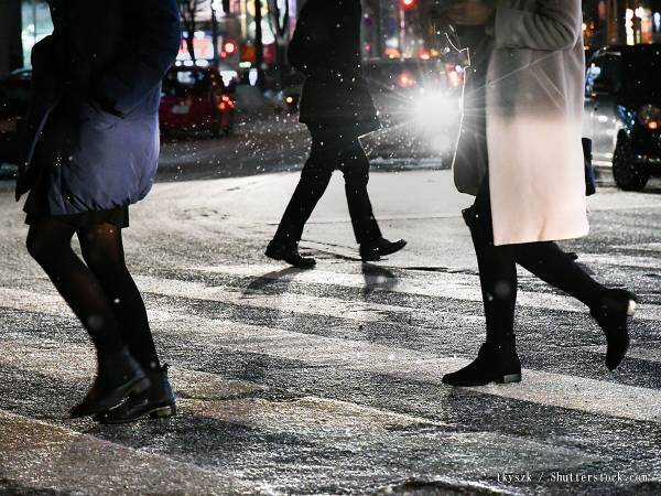 海上自衛隊がおすすめする『滑りやすい地面の歩き方』　ポイントは？