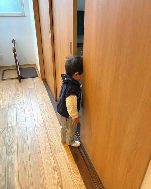 長男が幼稚園に行った後、２歳の次男が？　取った行動に「最高に可愛い」の声