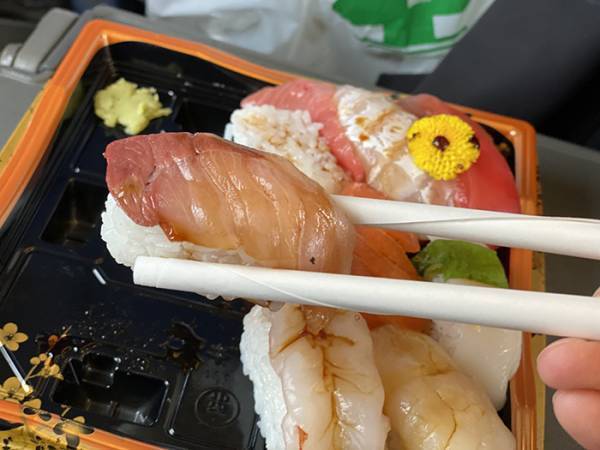 『箸のもらい忘れ』が新幹線で発覚！　思いついた方法に「その手があったか！」「見習いたい」