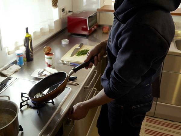 最強寒波でオリーブオイルに異変が！　カビのような塊の『正体』に「焦った！」