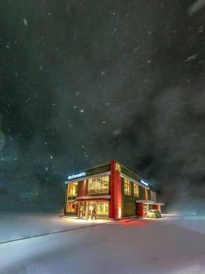 雪が降る中、目にしたマクドナルドの光景に「見ているだけで温まる…！」