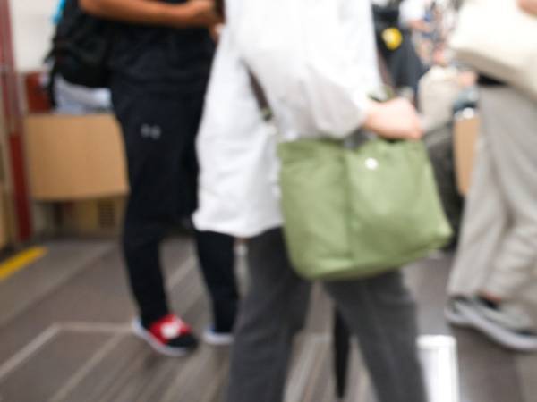 電車を降りると若者から物を渡された　お笑い芸人の出来事に「胸熱！」