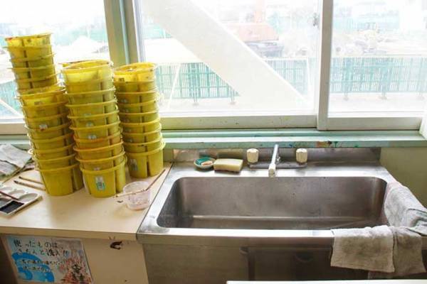 「言葉にできない」「さびしいな」　筆洗バケツで知られるメーカーが廃業へ