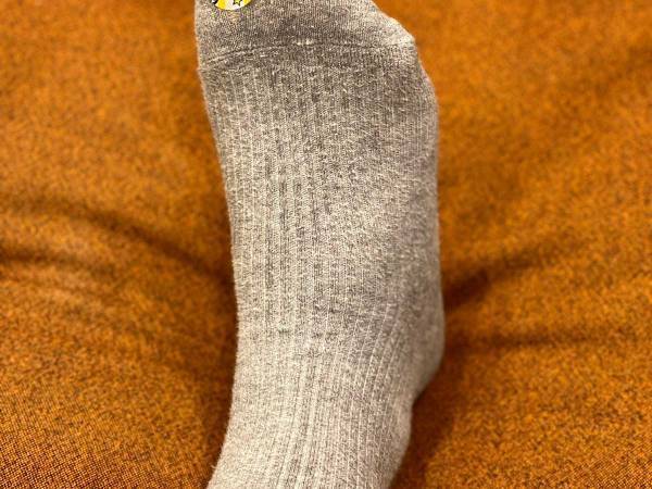 靴下に大きな穴が…　すると２歳の息子が？　「なんて優しい」「かわいすぎる」