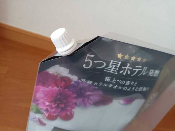 よくこぼれる大容量の詰め替え洗剤　『あの文房具』を被せてみたら？「安定した！」