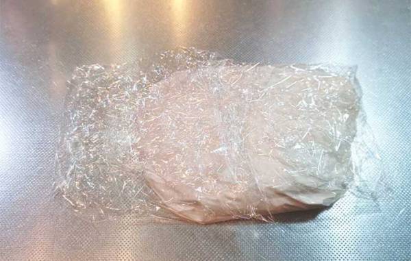 「生クリームを絞り袋に入れるの面倒…」　元カフェ店員おすすめのコツに、目からウロコ！