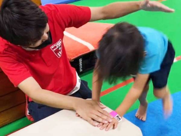 男の子が初めて跳び箱に挑戦　先生が爆笑した理由に「間違ってはない」「かわいすぎる」