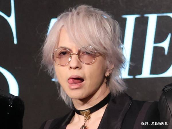 ５４歳、HYDEの近影に反響　あらわになった腹部に反響も