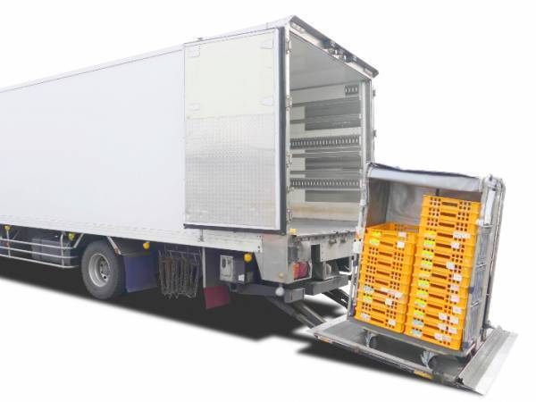 たしかに謎…繁華街で見かける「宣伝トラック」の荷台の中身