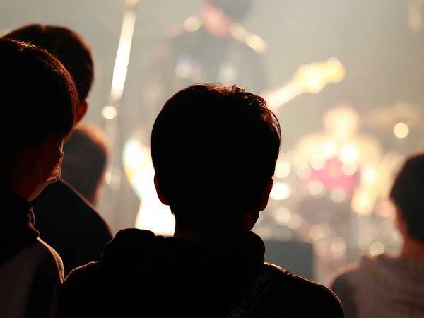 スピッツ、平日公演のチケット施策を発表　「全然アリ」「選びやすい」