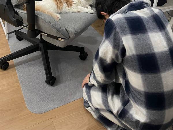 「椅子をお借りできないでしょうか…」　頭を下げる男性の前にいたのは？