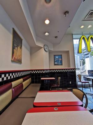 タイムスリップしたかのよう…！　令和とは思えないマクドナルド『店舗』