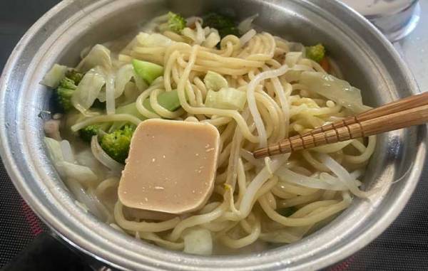 ちゃんぽんをもっとおいしくする『隠し味』　あのルウを１かけ入れるだけで…？